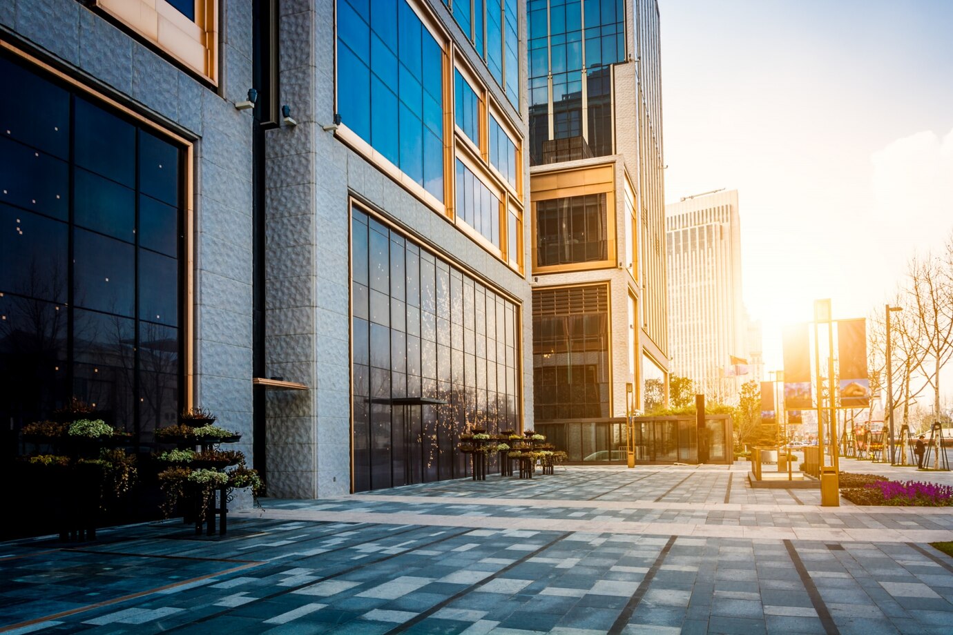 empty-floor-front-modern-building_1127-3154
